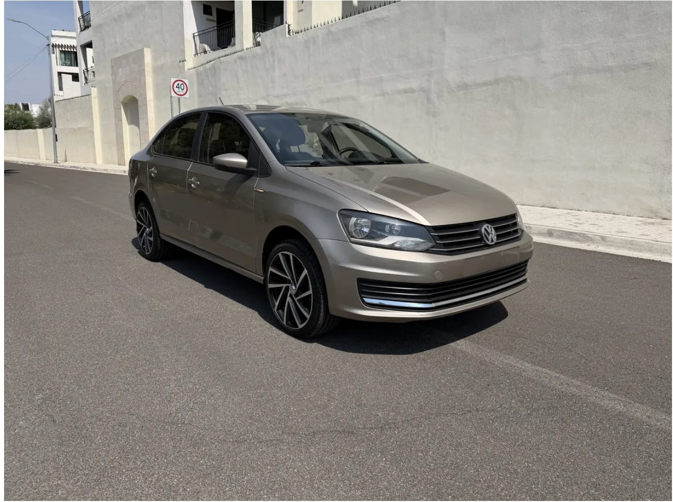 Volkswagen Vento 1.6 Comfortline MT foto 3