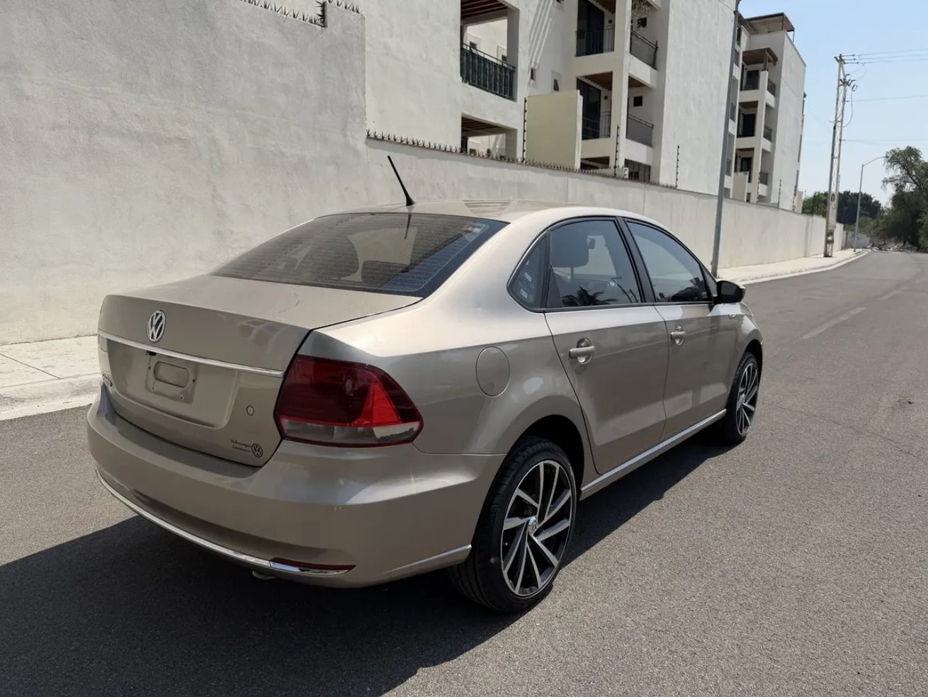 Volkswagen Vento 1.6 Comfortline MT foto 4