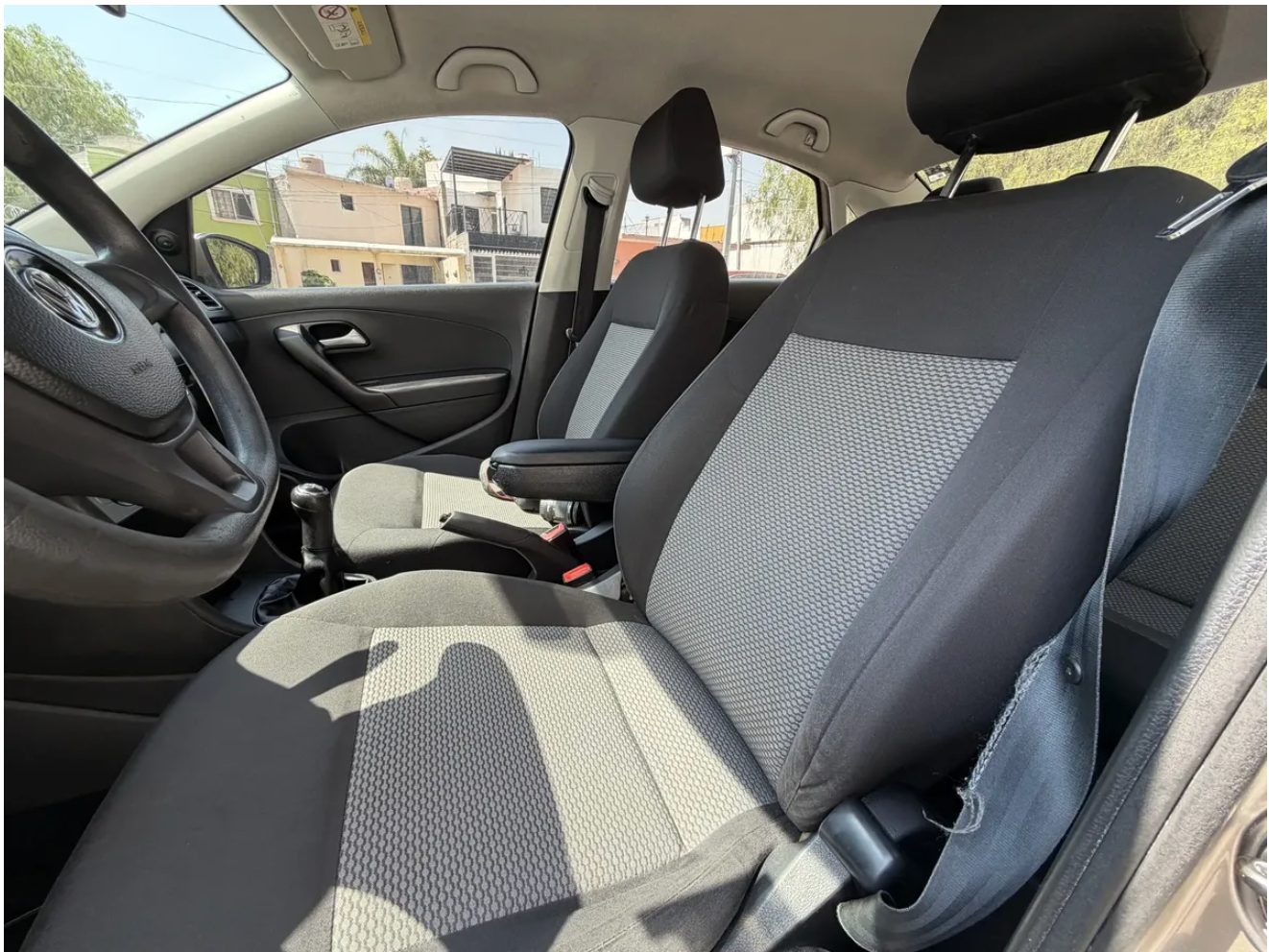 Volkswagen Vento 1.6 Comfortline MT foto 5