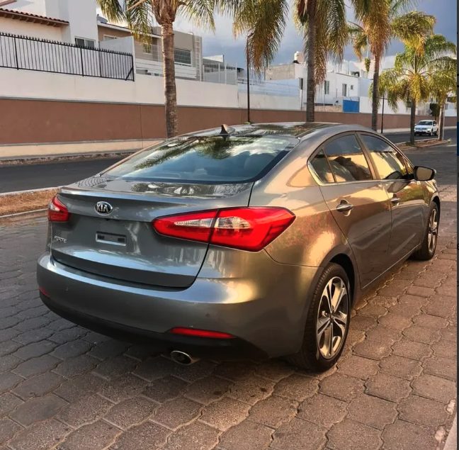 Kia Forte 2.0 SX AT foto 4