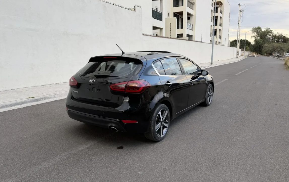 Kia Forte 2.0 HB SX MT foto 5