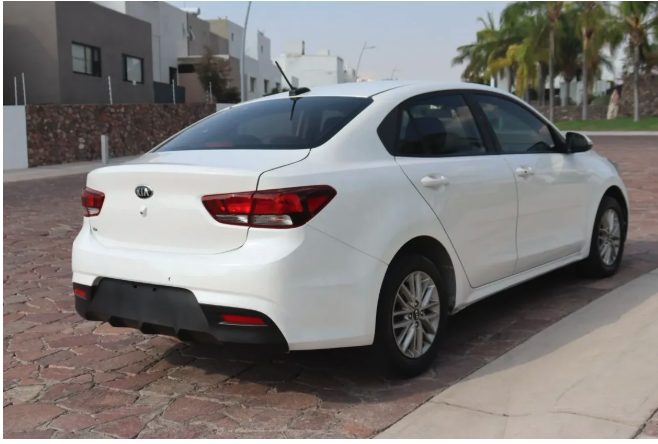 Kia Rio 1.6 EX Sedán MT foto 2