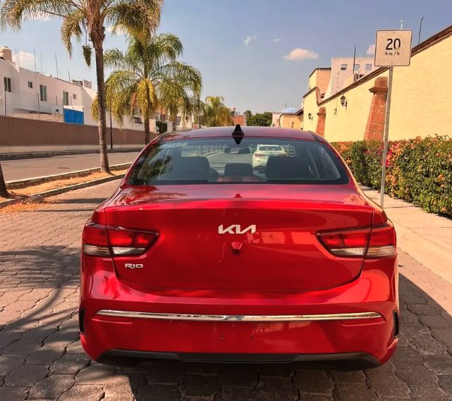 Kia Rio 1.6 LX Sedán AT foto 3