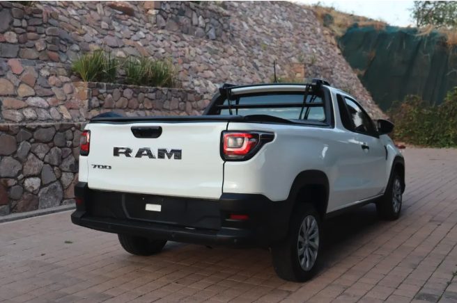Ram 700 1.3 SLT Reg Cab FWD foto 2
