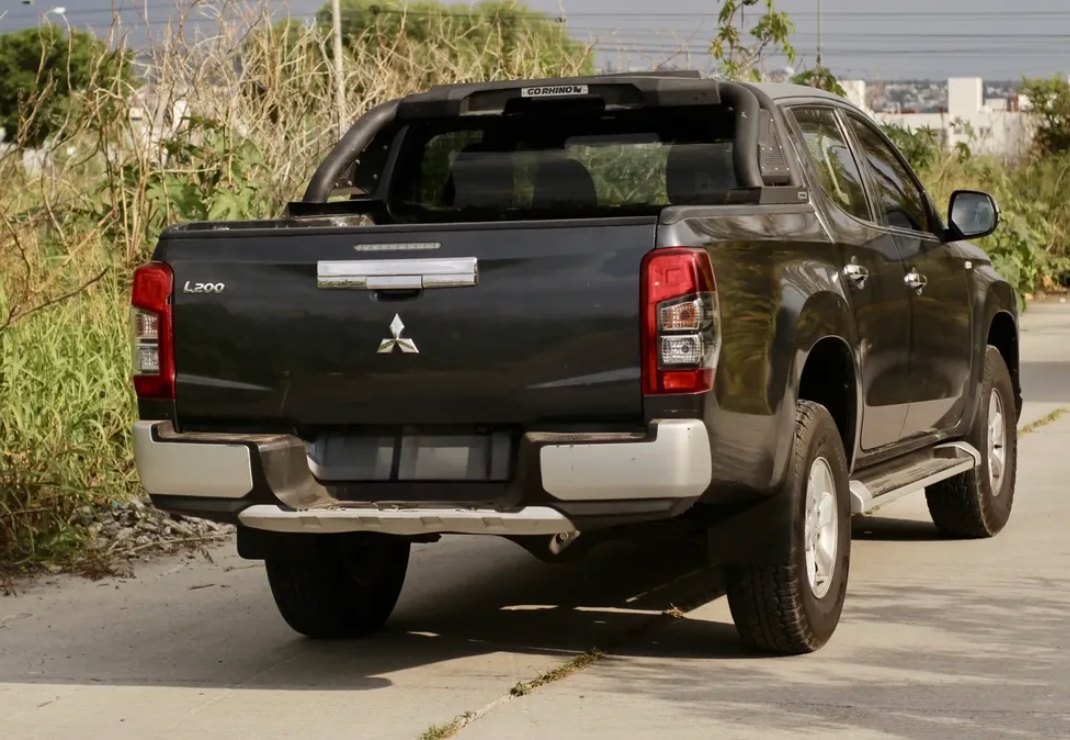 Mitsubishi L200 2022 2.4 Cabina Doble 4x2 MT foto 2